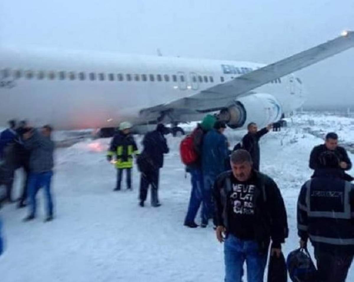 Autorităţile despre accidentul aviatic de la Cluj: "Piloţii ştiau că aterizează pe pistă cu zăpadă umedă"