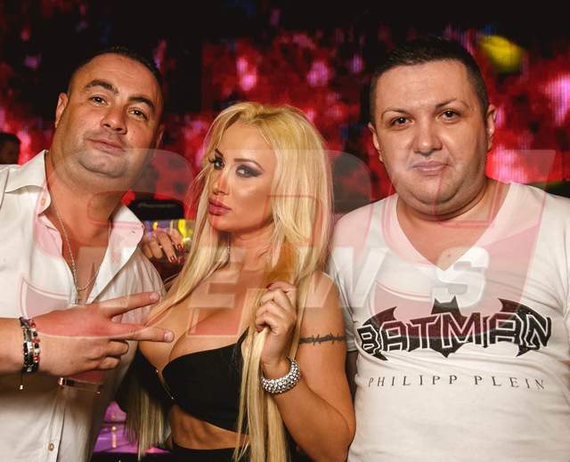 Acum e în pelerinaj la Sf. Parascheva, dar, cu o zi mai devreme, o vedetă de la noi își făcea de cap, aproape goală, în club