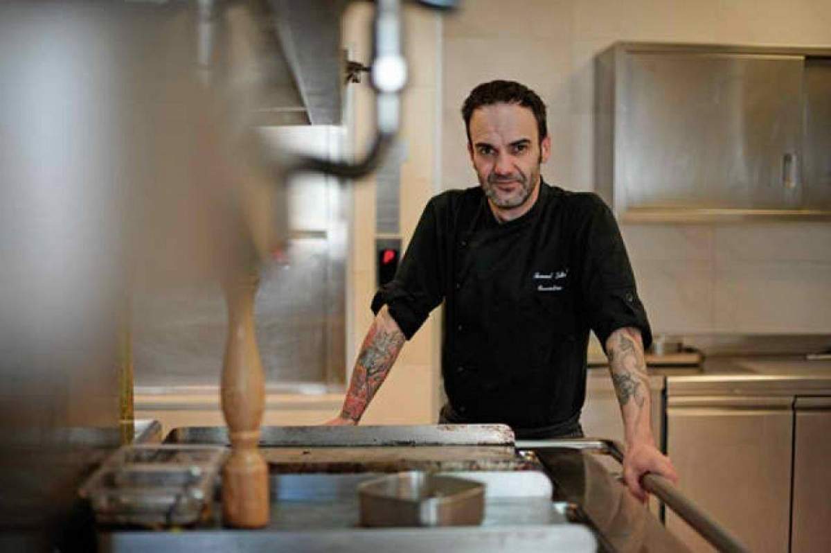 EXCLUSIV / Chef celebru, care apare la TV, acuzat că îşi terorizează familia! Nevasta a pregătit deja actele de divorţ