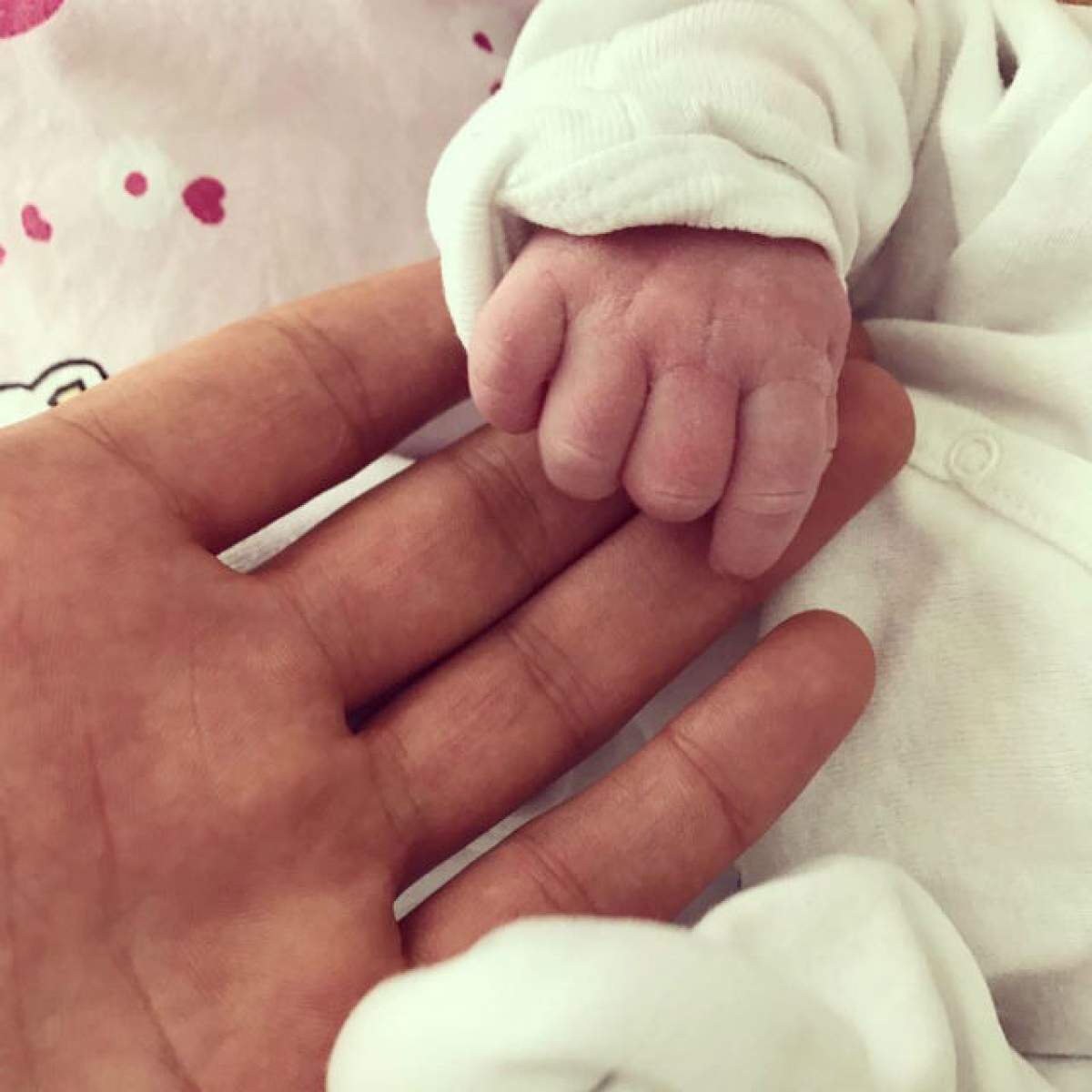 Ce şi-a postat George Burcea la scurt timp după ce a sosit de la clinica, unde le-a vizitat pe Ella şi Andreea Bălan