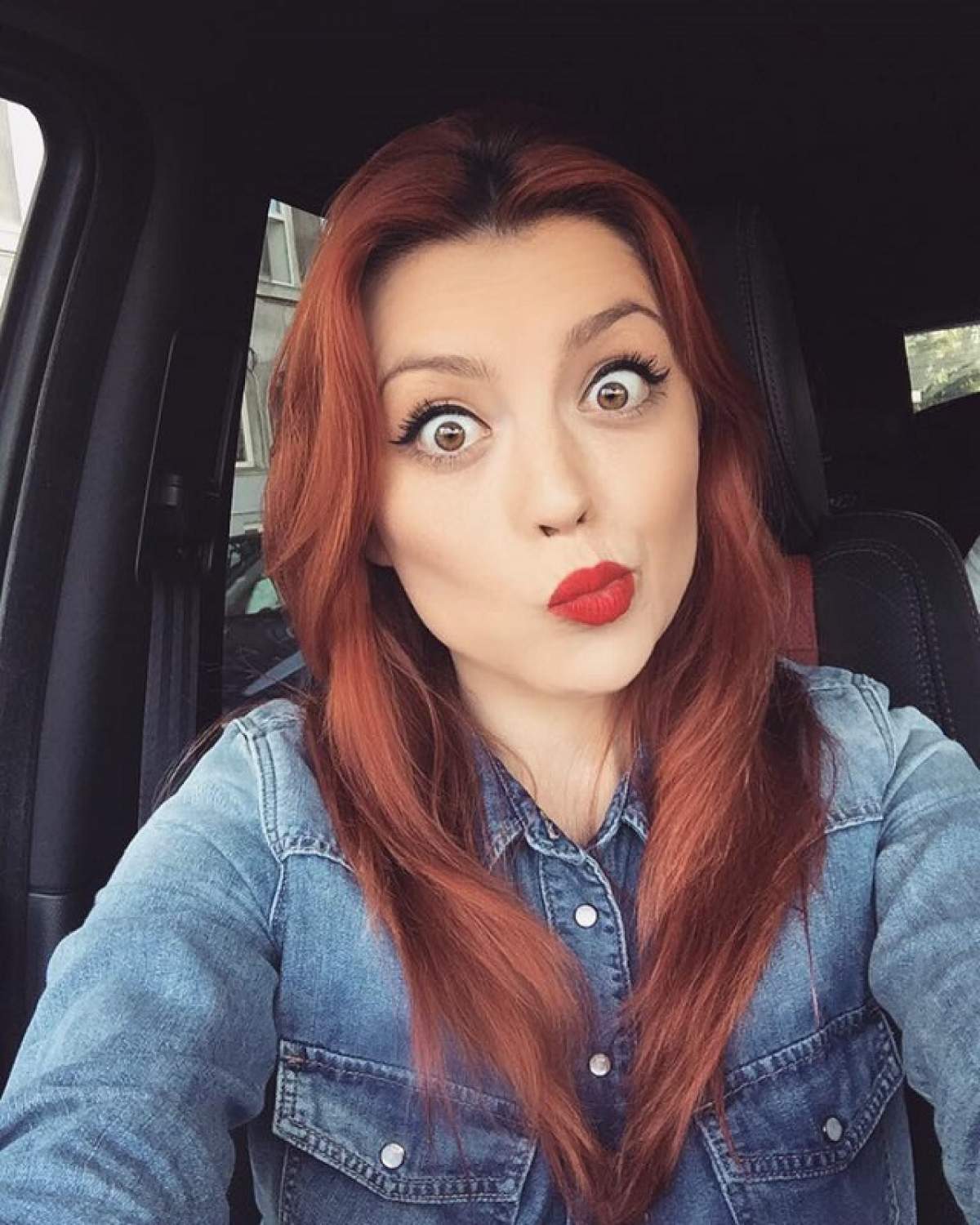 FOTO / Elena Gheorghe, schimbare de look! "Vă place noua mea nuanţă?"