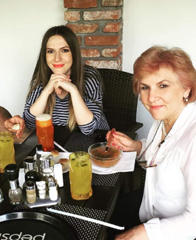 Adela Popescu, în lacrimi la TV: "Mi-aş dori să pot să am cu fiul meu... "