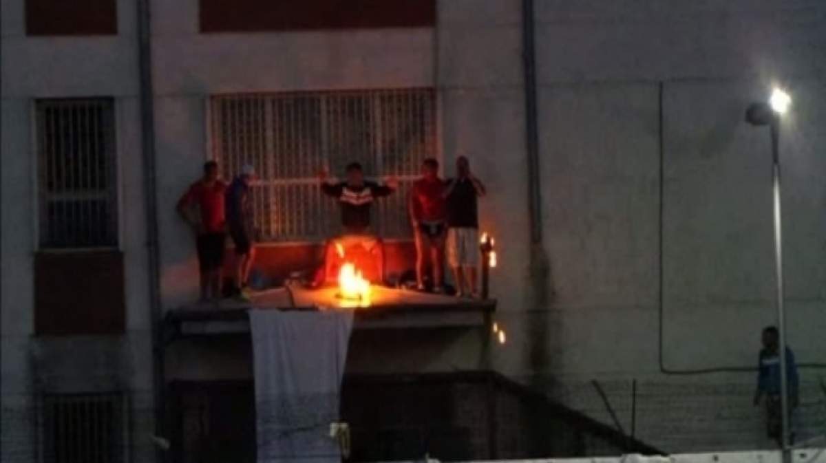 Revoltă la Penitenciarul Rahova! Pompierii şi echipajele SMURD intervin chiar în aceste clipe