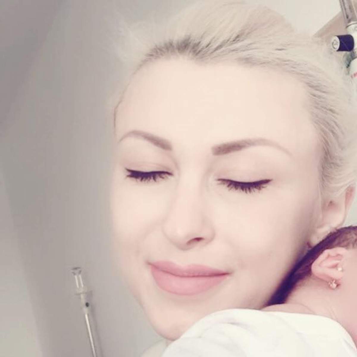 Andreea Bălan a stat 6 zile internată cu fetiţa ei! Adevăratul motiv pentru care nu a plecat mai repede din spital