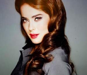 FOTO / Danna Garcia a făcut furori cu rolul din telenovela "Jurământul", dar uite cum arată la 38 de ani. Imagini cu actrița complet nemachiată