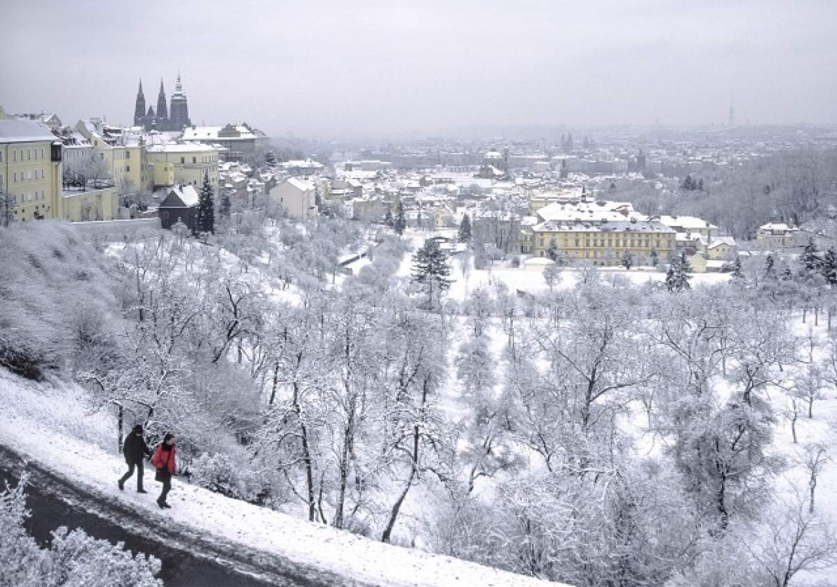 INFORMARE METEO! Ploile şi ninsorile vor acapara toată ţara