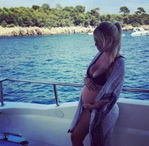 FOTO / Este una dintre cele mai sexy impresare din lumea fotbalului şi acum a dat o veste bombă! Este însărcinată din nou