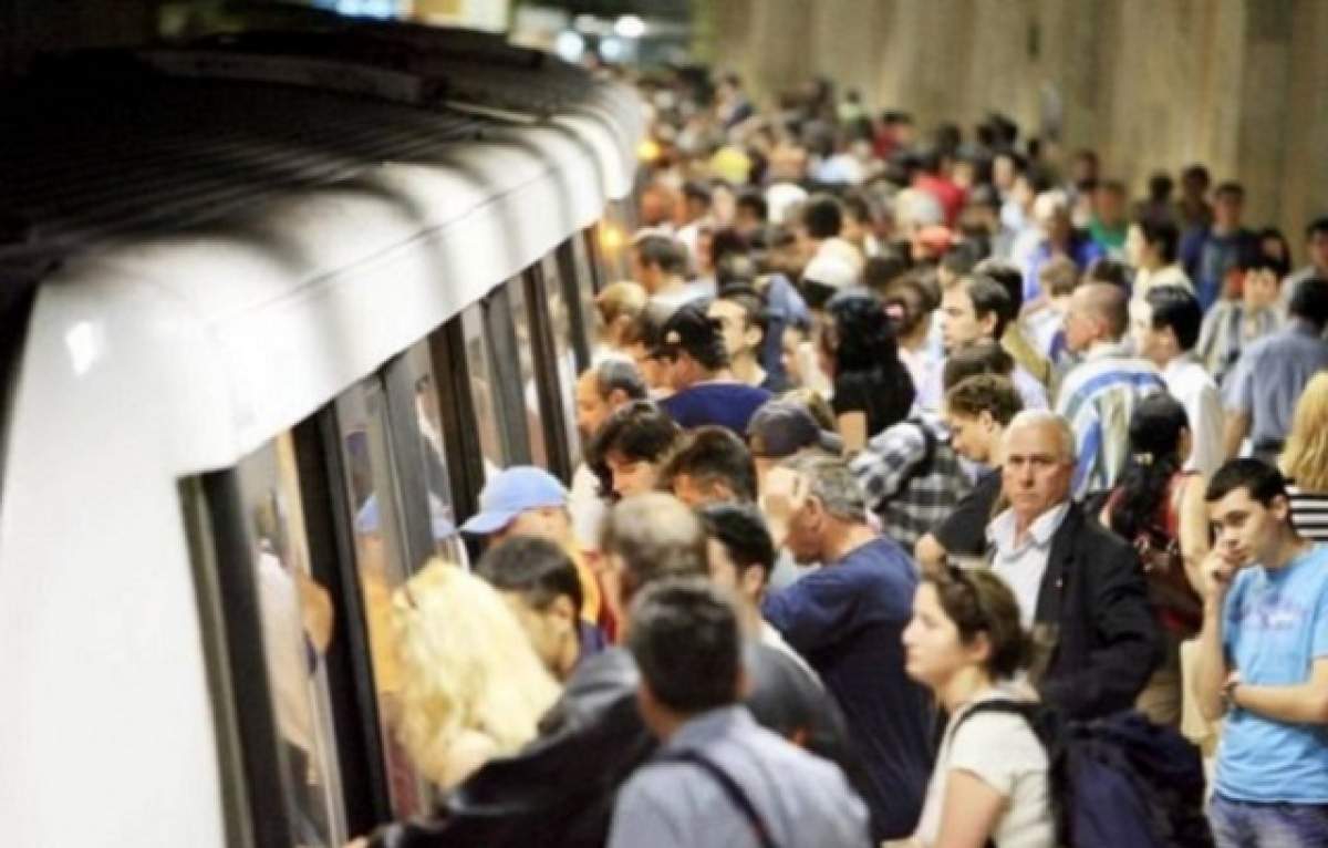 Metrorex ia poziţie după ce trei femei au leşinat la metrou! Ce se întâmplă cu trenurile de se produce aglomeraţia infernală la primele ore ale dimineţii