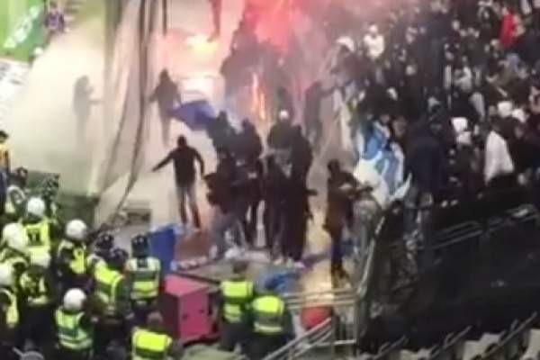 VIDEO / Violenţe incredibile în fotbalul suedez! Huliganii s-au bătut cu poliţiştii