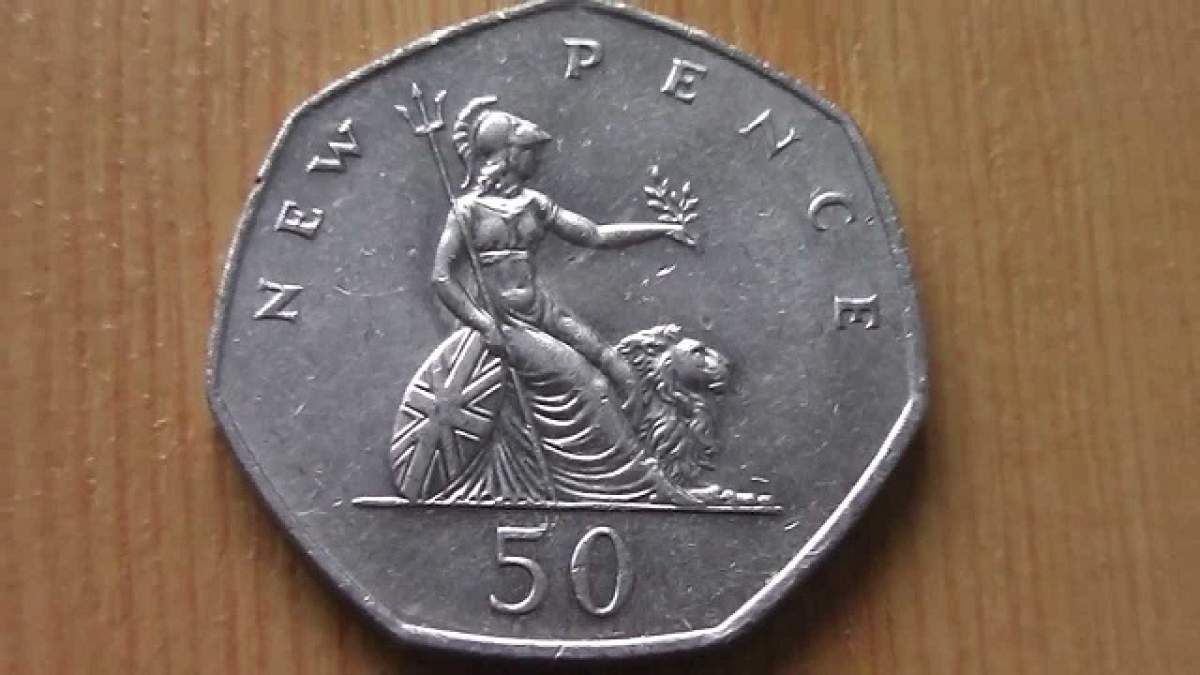 Scormonește-te în buzunare! Dacă ai o monedă de 50 de pence din Marea Britanie e posibil să valoreze peste 3000 de euro!