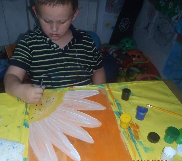 Are autism, dar pasiunea lui pentru pictură a uimit toată România! Băiatul reuşeşte în sfârşit să comunice cu lumea din exterior