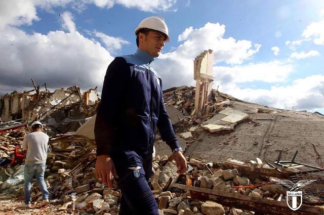 FOTO / Ştefan Radu are Italia la picioare! Fotbalistul român a făcut un gest SENZAŢIONAL pentru persoanele afectate de cutremurul de la Amatrice!