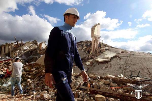 FOTO / Ştefan Radu are Italia la picioare! Fotbalistul român a făcut un gest SENZAŢIONAL pentru persoanele afectate de cutremurul de la Amatrice!