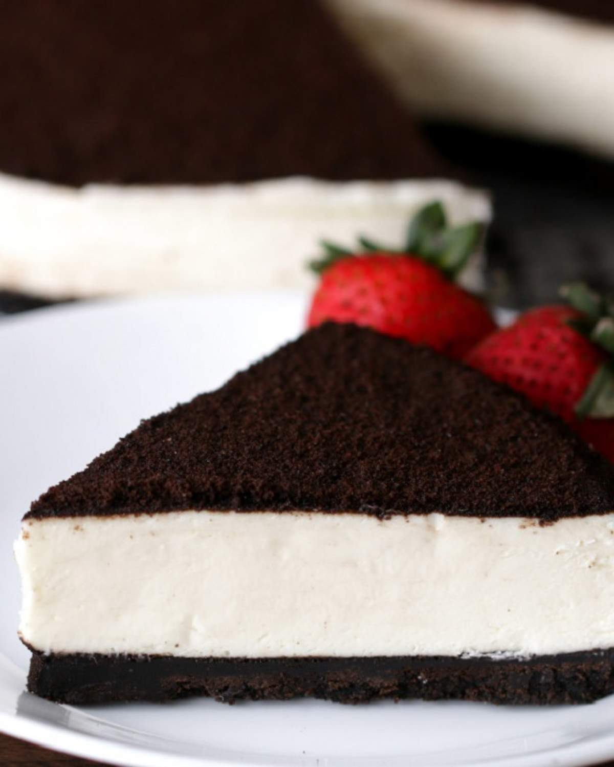 VIDEO / REȚETA ZILEI: LUNI - Cheesecake moale cu ciocolată și vanilie. Nu are nevoie de coacere!