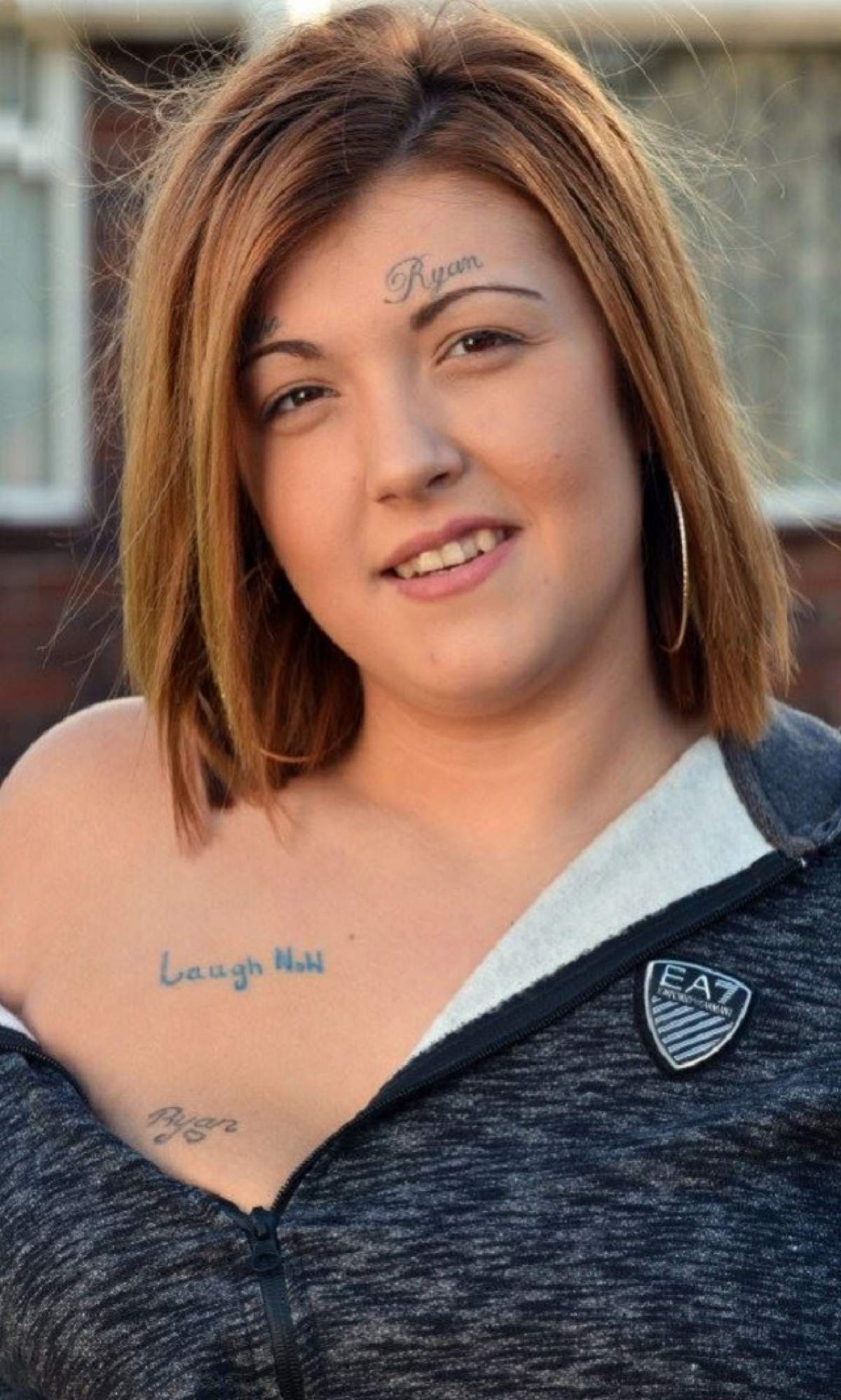 FOTO / A vrăjit şi a convins 39 de fete să îşi tatueze numele lui deasupra sprâncenelor! Ce spune actuala iubită