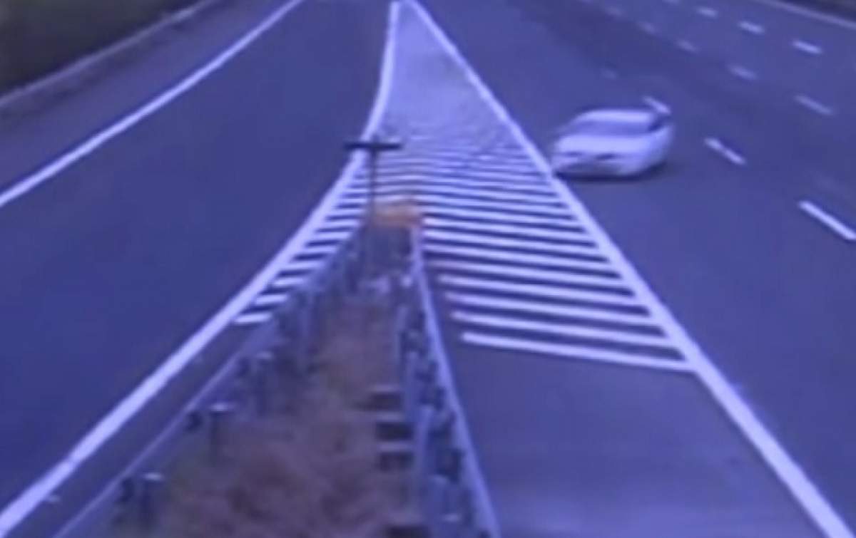 VIDEO / Înfiorător! Maşina a fost distrusă în totalitate în urma impactului! Ce s-a întâmplat cu pasagerii