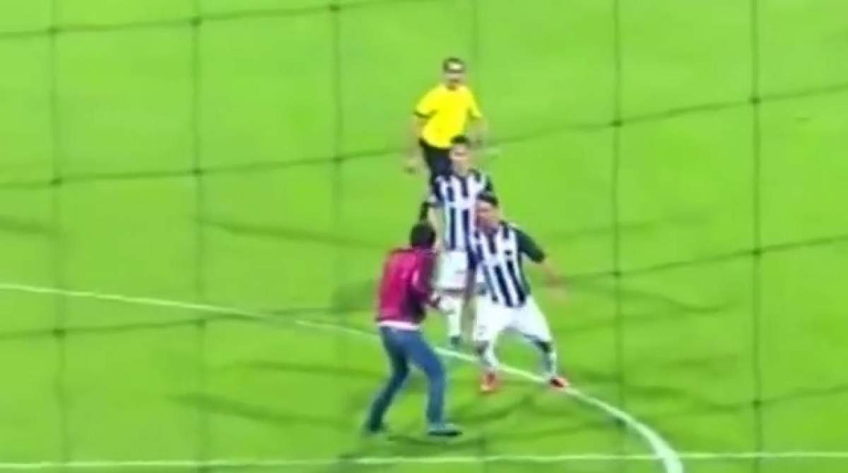 VIDEO / Halucinant! Un fost fotbalist al Rapidului s-a bătut cu suporterii pe teren!