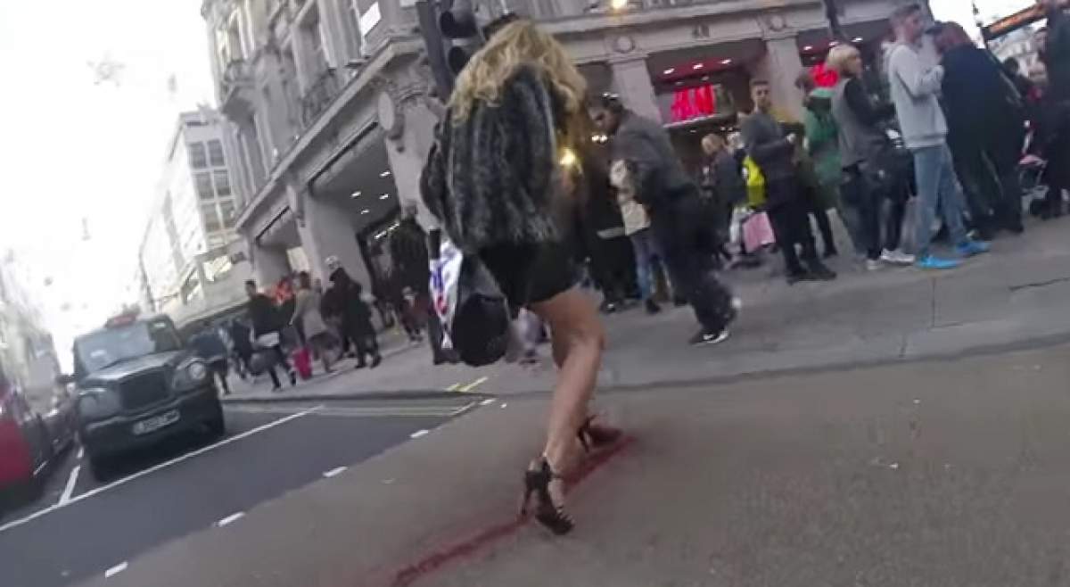 VIDEO / Perioada dificilă a lunii a surprins-o pe stradă. Imaginile au devenit virale
