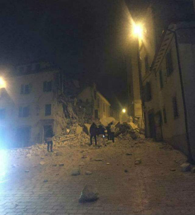VIDEO / Primele imagini, după cele două cutremure de 5,5 și 6,1 grade pe scara Richter din Italia! Mărturiile unor români: "Momente de groază! Îmi tremură tot corpul!"