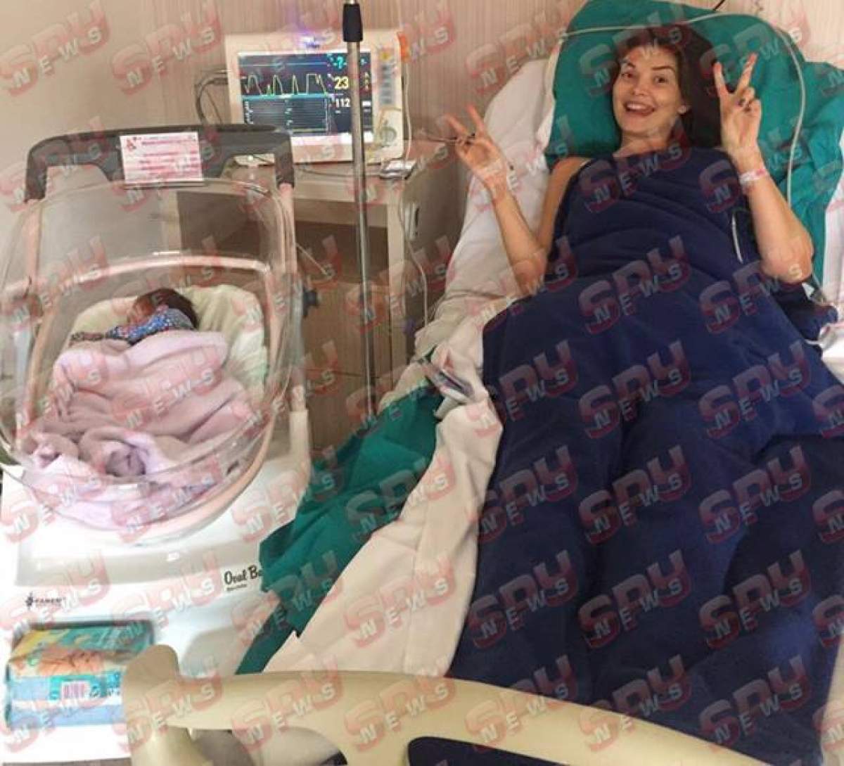 Avem primele imagini cu Alina Puşcaş şi fiica ei. Incredibil cum arată vedeta la câteva ore după ce a născut!