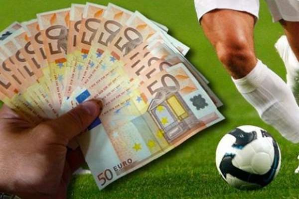 Un milionar celebru din fotbal a fost arestat, după ce a fost prins cu bani falşi!