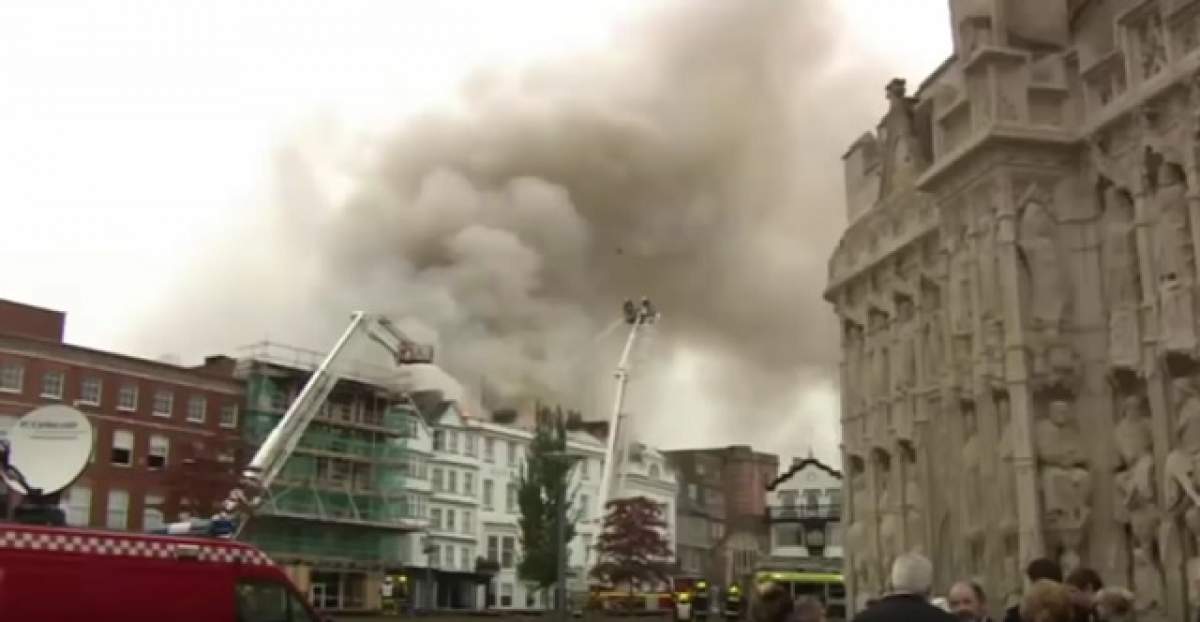 VIDEO / Imagini terifiante! Cel mai mare hotel din Anglia a fost înghiţit de flăcări