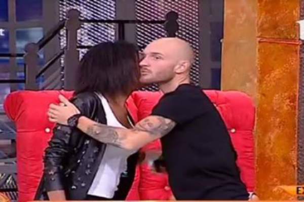 VIDEO / O vedetă de la noi nu a mai făcut sex de 4 luni! Vezi ce a oprit-o pe focoasa brunetă şi cum a rezistat fără contact intim