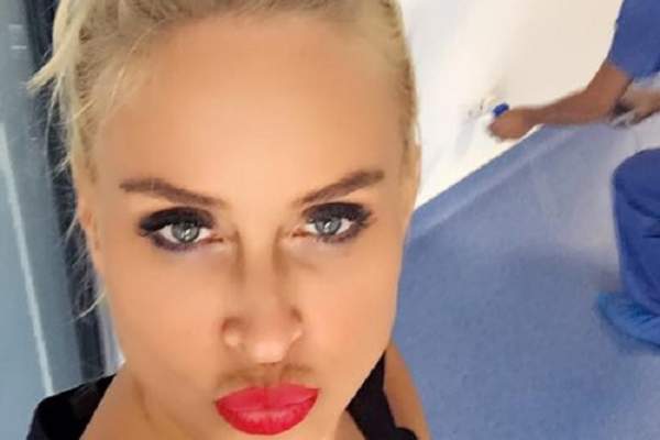 FOTO / Vica Blochina şi-a operat nasul! "M-am învinețit rău de tot"