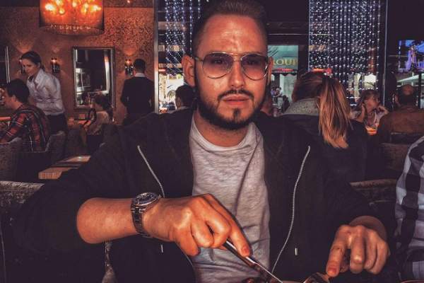 VIDEO / Ce făcea Andrei Versace în timp ce Elena de la "Răi da' buni" îşi arăta formele şi dansa în făină, în faţa lui!