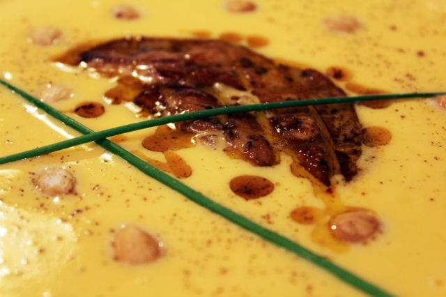REŢETA ZILEI - MIERCURI: Supă cremă de dovleac cu foie gras. Un deliciu al toamnei cu care-i vei cuceri şi pe cei mai mofturoşi invitaţi