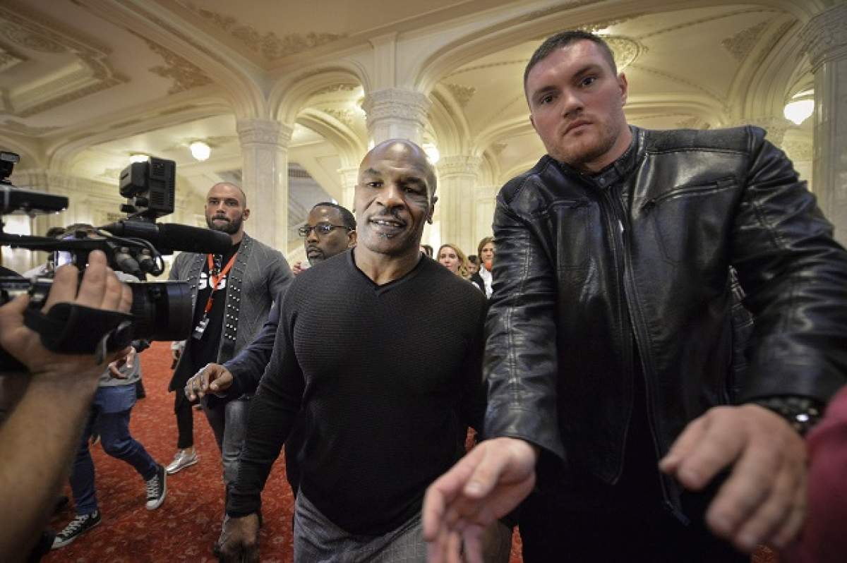 Circul făcut de Mike Tyson în Parlamentul României, relatat în presa internaţională! Ce spun străinii despre legendarul pugilist