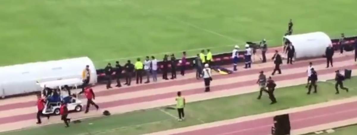 VIDEO / Incredibil! Un fotbalist din Premier League, fugărit de poliţie în timpul unui meci!