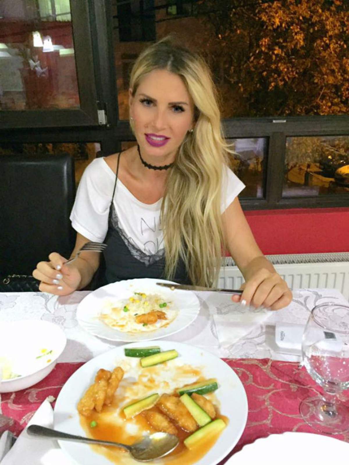 Mai are un pic şi naşte, dar nu renunţă la tocuri! Andreea Bănică, între rolul de mamă şic şi una iresponsabilă