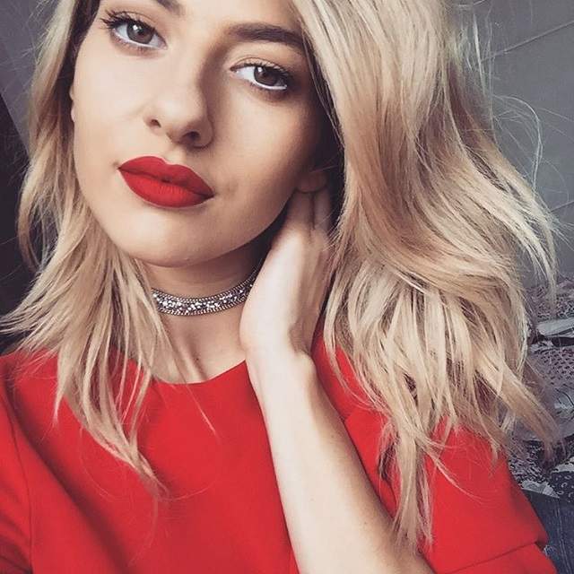 FOTO / Lidia Buble a rămas fără părul lung şi blond: "Am scăpat maşina de tuns din greşeală"
