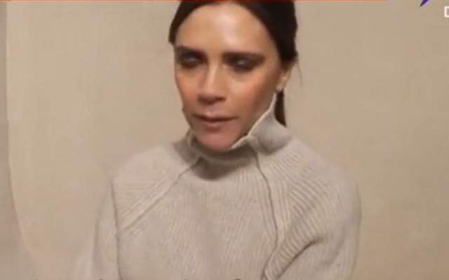 VIDEO / Victoria Beckham, surprinsă total nearanjată, este de speriat şi recunoaşte: "Sunt îngrozită de mine!"