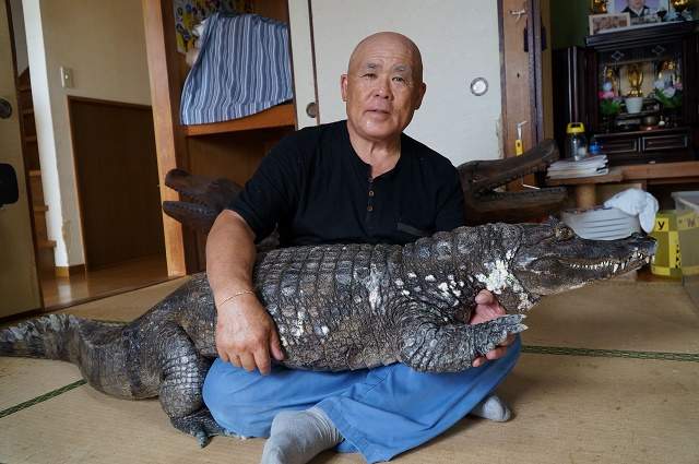 FOTO / Acest pensionar are un animal de companie mai puţin obişnuit. Când iese cu el la plimbare, toţi rămân mască