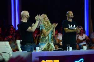 FOTO / Eveniment unica la "iUmor"! Cheloo se ridică pentru prima dată în picioare și aplaudă o concurentă