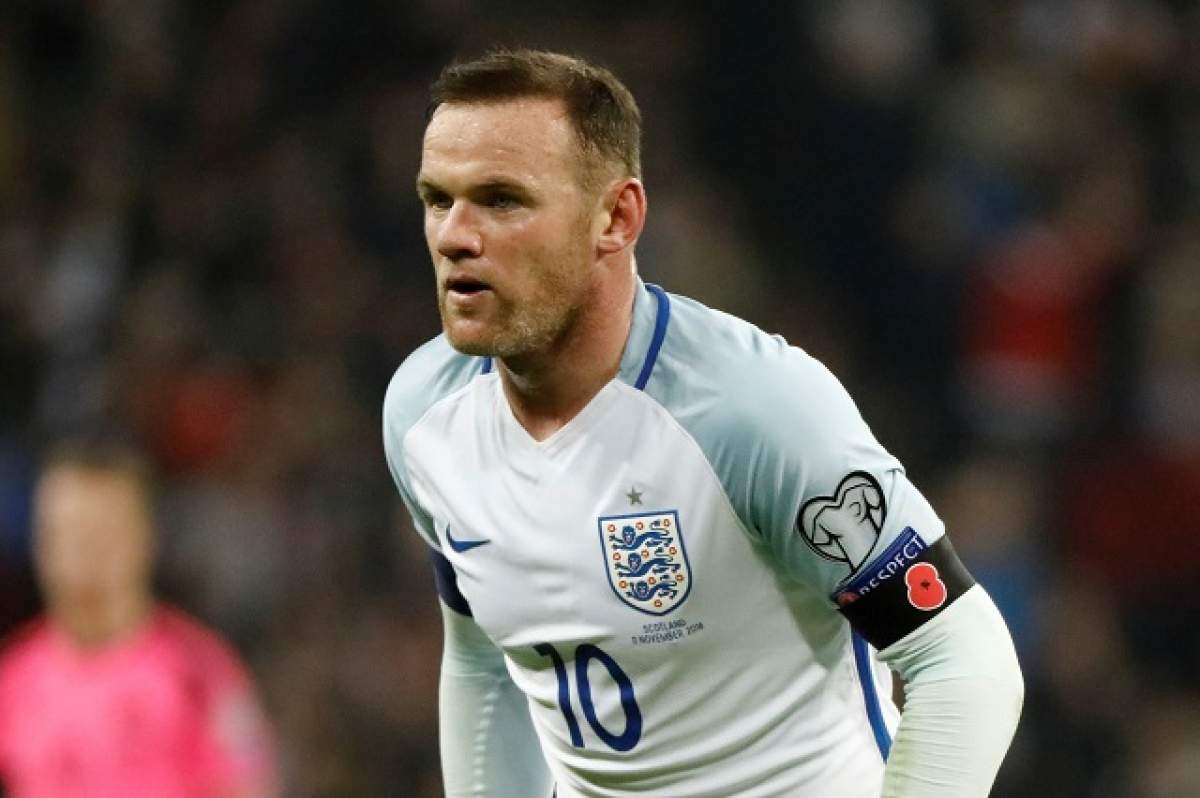 Imagini ULUITOARE! Wayne Rooney s-a făcut mangă în cantonamentul naţionalei Angliei!