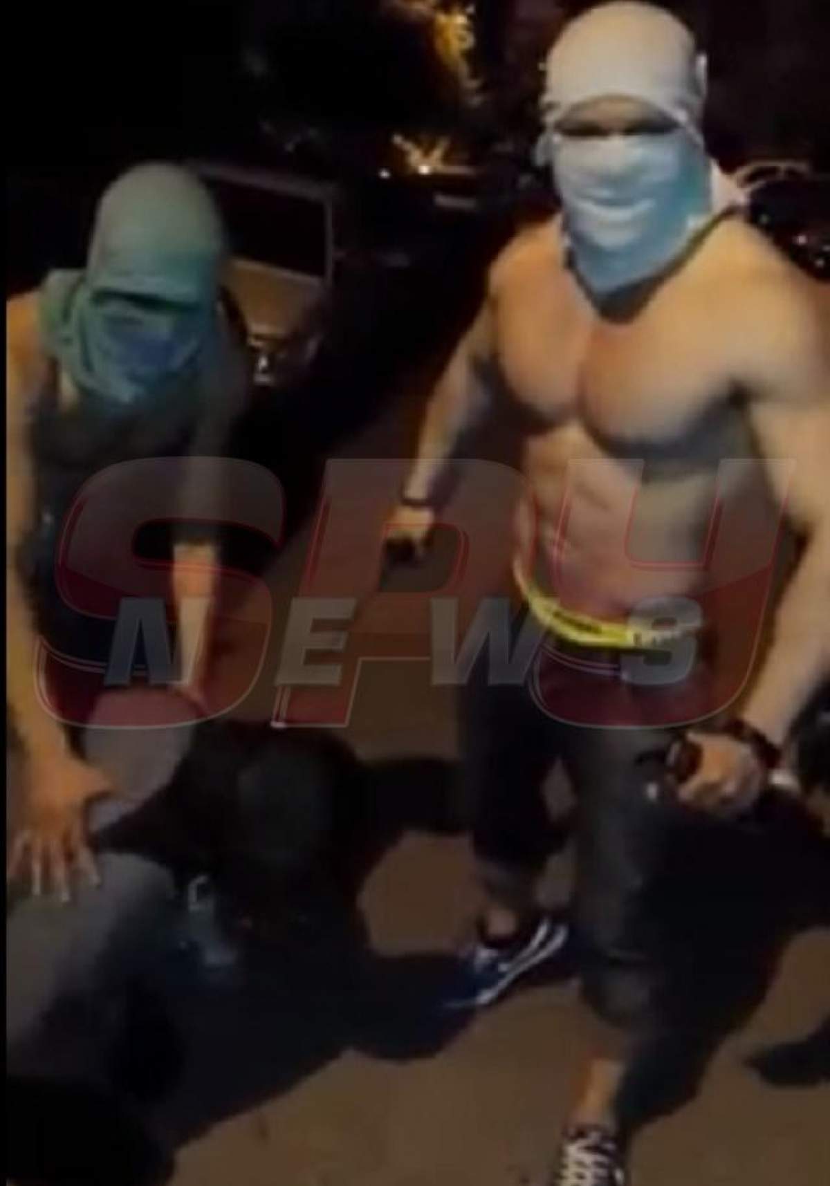 VIDEO / Au înscenat o decapitare, în mijlocul străzii! Imagini explicite