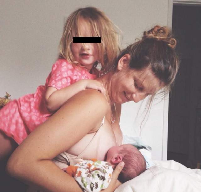FOTO / A aşteptat 9 luni să îşi strângă fetiţa în braţe, dar când a născut a avut parte de o mare surpriză. Reacţia mamei e incredibilă
