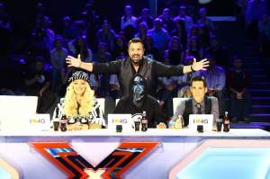 Carla's Dreams îşi alege echipa în această seară la „X Factor”. 10 fete intră în competiţie, dar doar 4 vor ajunge în grupa misteriosului jurat