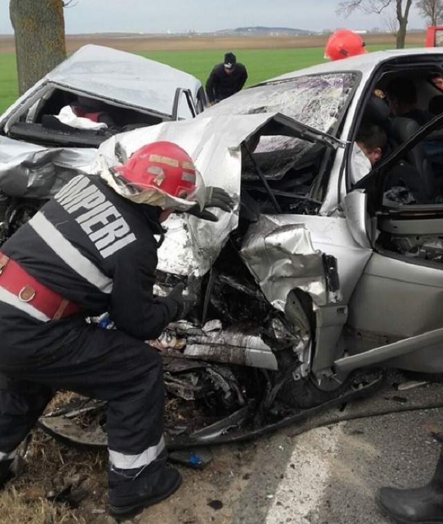 VIDEO / Accident grav în Constanţa! Trei morţi şi patru răniţi, dintre care un copil de 7-8 ani