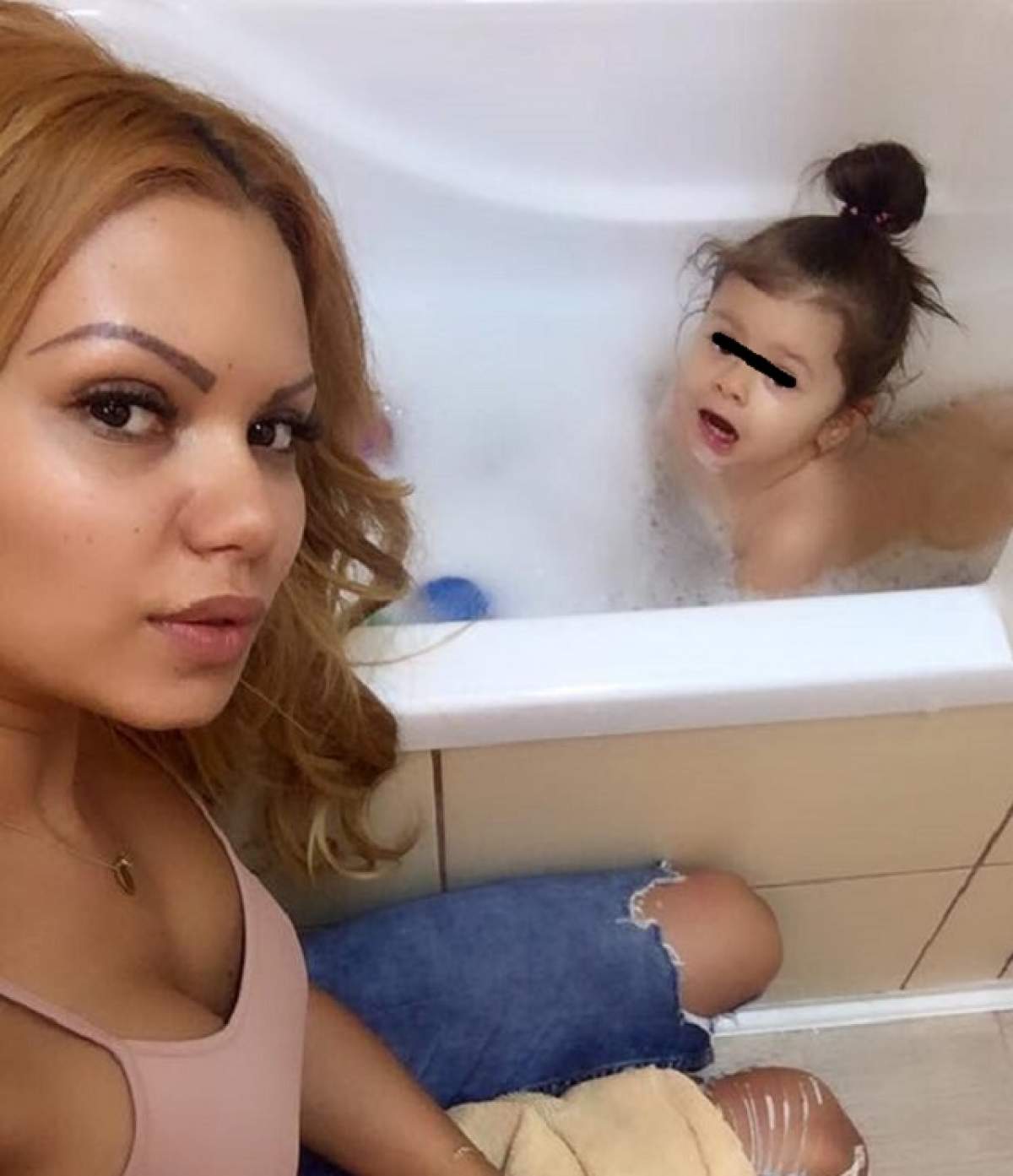 VIDEO / Fiica lui Beyonce de România deja îi calcă pe urme mamei sale. Uite ce face cu tuşul de ochi la doar doi ani