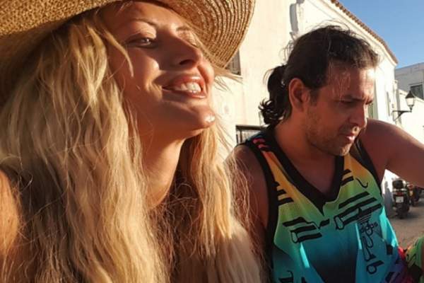 VIDEO / Prima poză cu copilul Deliei! "Va fi fetiţă şi va purta un nume special"
