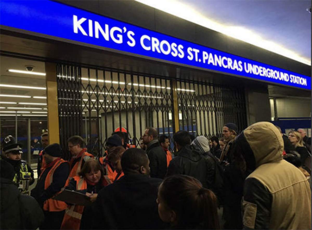 Alertă! Patru staţii importante de metrou din Londra au fost evacuate din cauza unei "urgenţe"