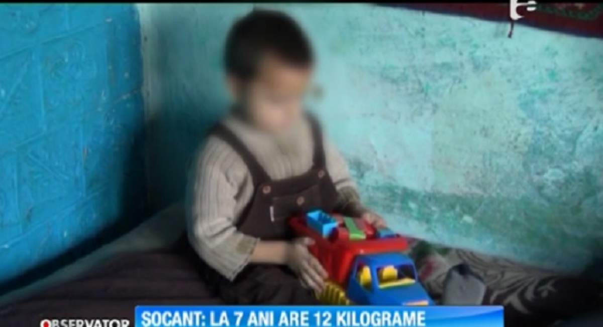 VIDEO / Caz șocant la Iaşi! Un copil cântăreşte 12 kilograme la vârsta de 7 ani