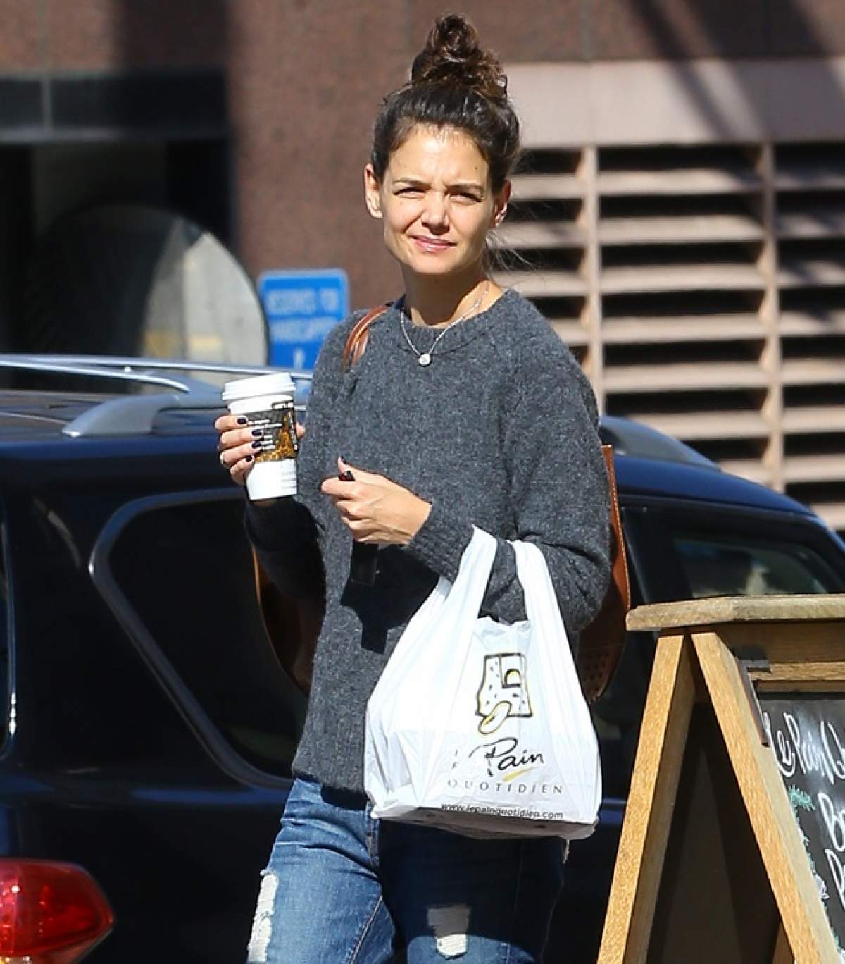 FOTO / Actriţa Katie Holmes, plină de riduri şi nemachiată