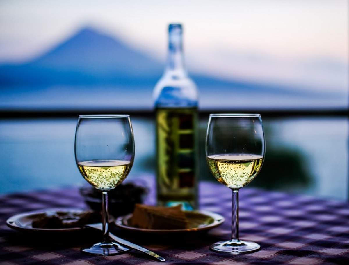 Piscinele pline cu vin, tratament miraculos pentru circulaţia corectă a sângelui. Unde le poţi găsi?