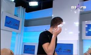 VIDEO / Răzvan Botezatu, sărbătorit cu... frişcă, în direct, la TV! De ziua numelui colegele i-au pregătit o surpriză