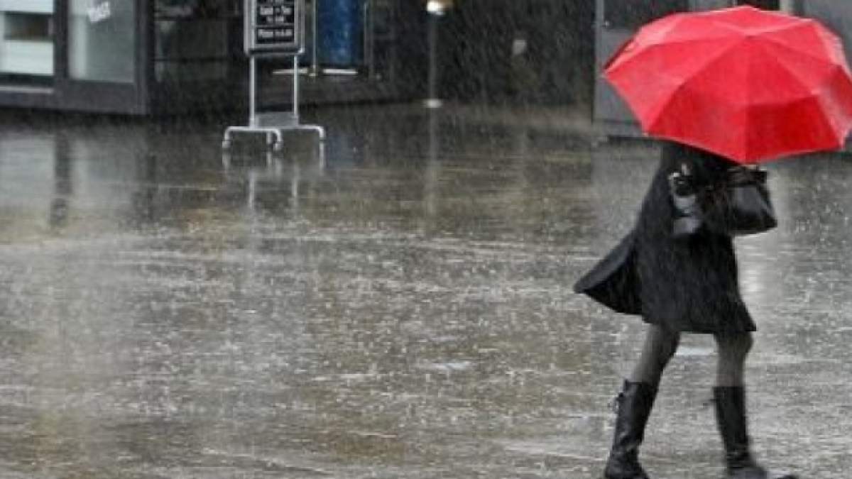Informare meteorologică: ploi însoţite de descărcări electrice